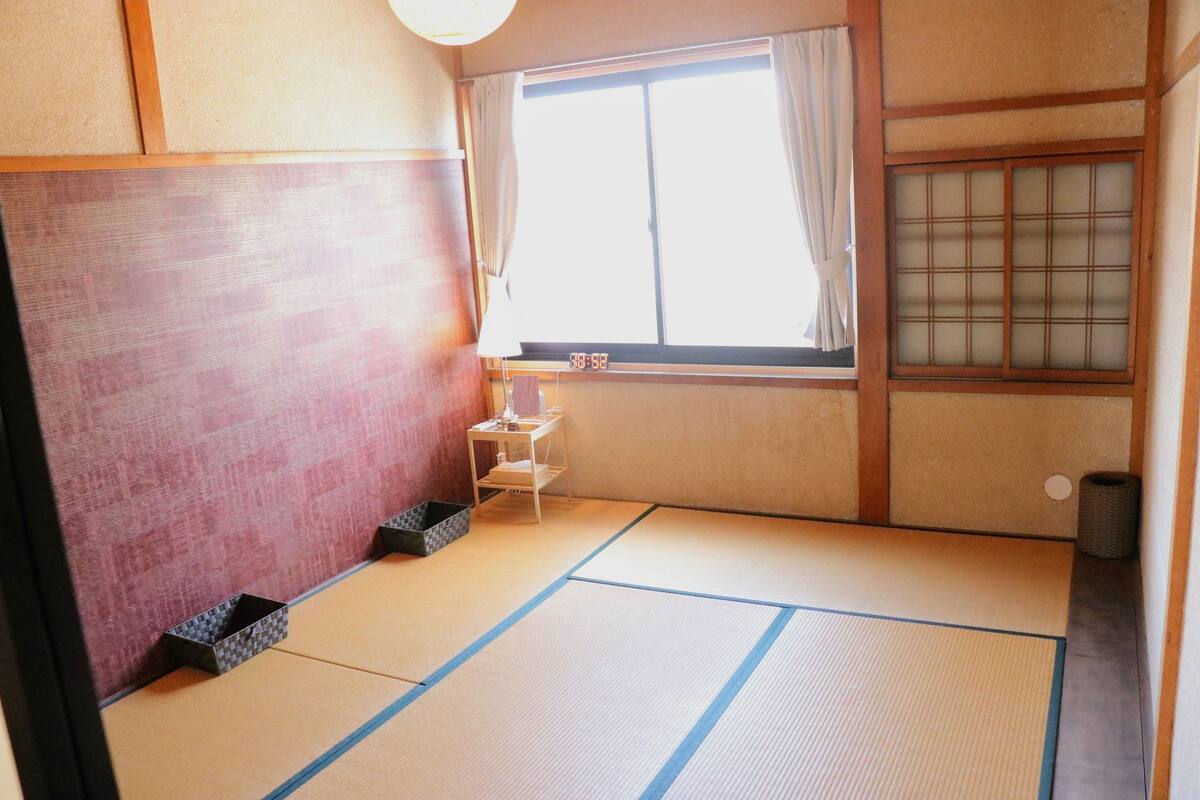 4 bedrooms, free minibar items, in-room safe, individually decorated