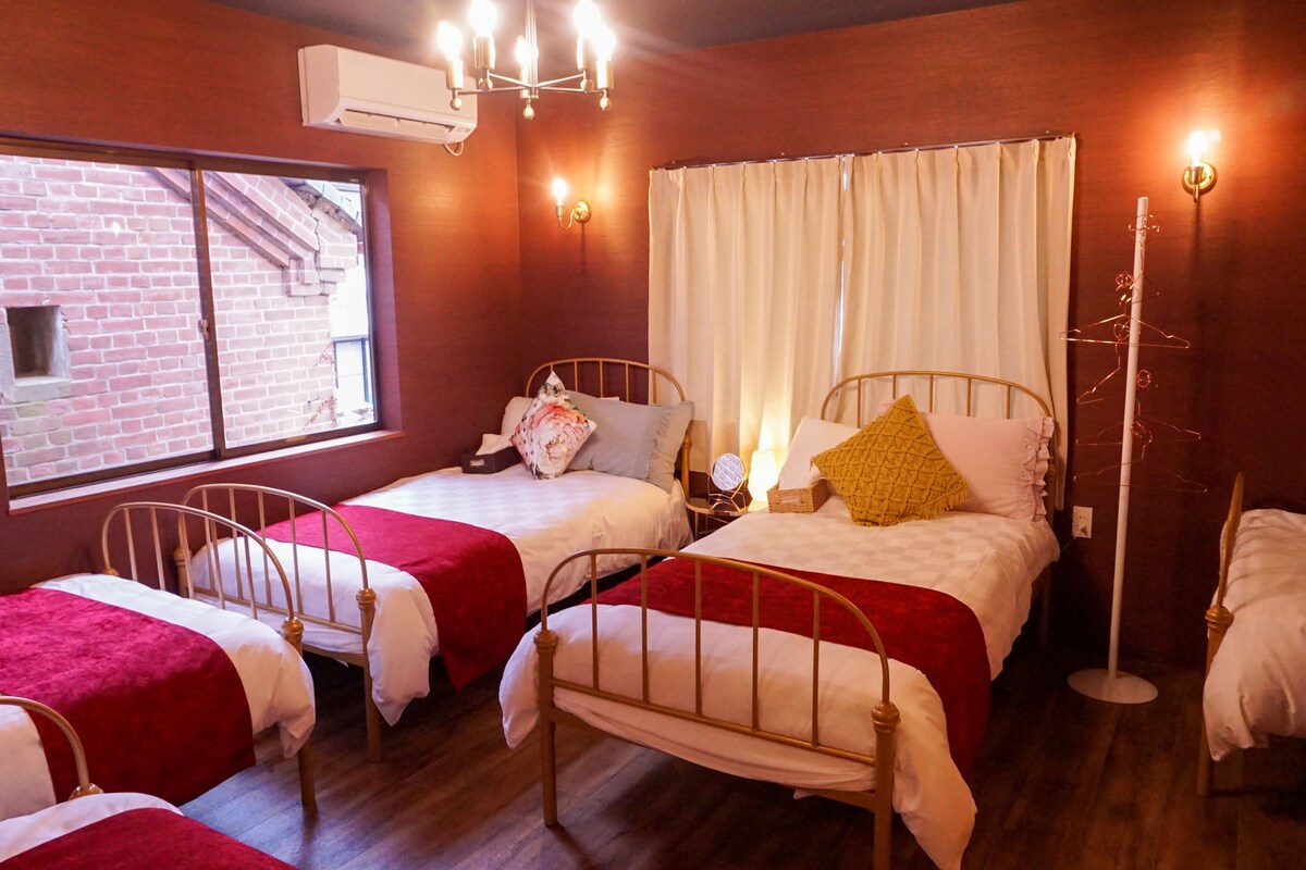 Phòng có thiết kế đặc sắc, chỉ dành cho nữ (For 5 People) | 4 phòng ngủ, minibar với thức ăn, đồ uống miễn phí 
