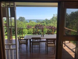 Breakfast, lunch, dinner served; local and international cuisine 