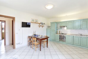 Apartemen, 2 kamar tidur (MAS) | Dapur pribadi | Lemari es, kompor, dan peralatan masak/sendok-piring