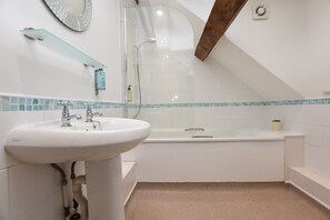 Deluxe Suite, Ensuite | Bathroom - The Halford Bridge Inn (Shipston on Stour)