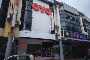 Exterior - OYO 1111 Harmony Stay (Miri)