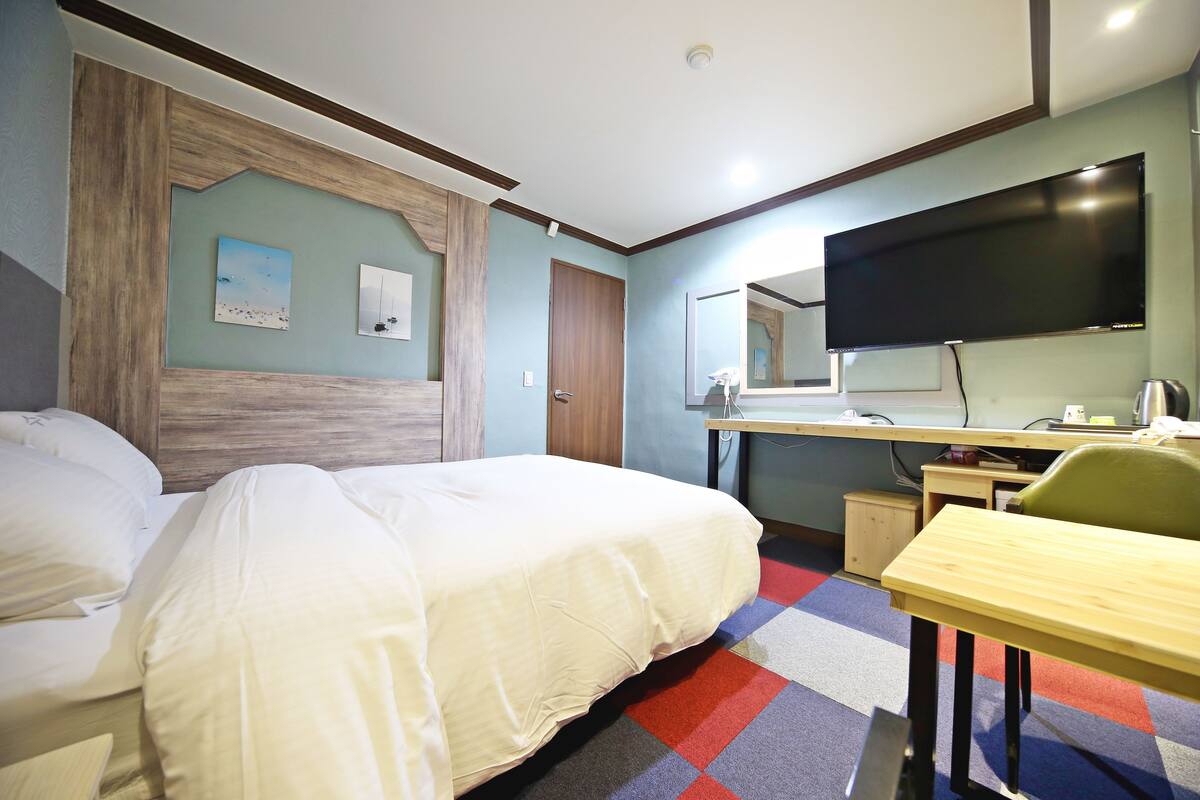 Standard Room | Meja, Wi-fi percuma