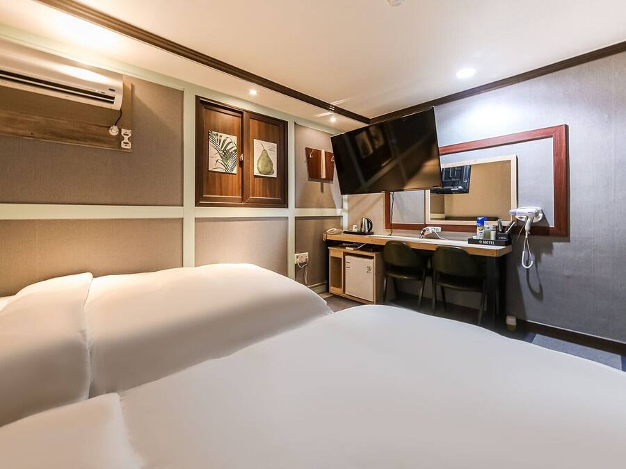 Quarto duplo | Escrivaninha, Wi-Fi de cortesia