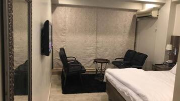 Iron/ironing board, free WiFi