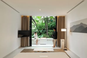 Lanna Suite | Living area | 43-inch LCD TV with digital channels, TV - K Maison Lanna Boutique Hotel (Chiang Mai)
