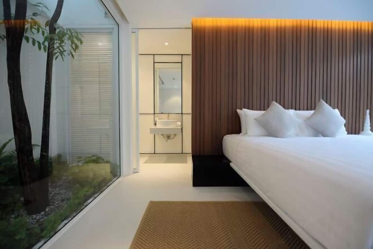Frette Italian sheets, premium bedding, down duvets, Select Comfort beds