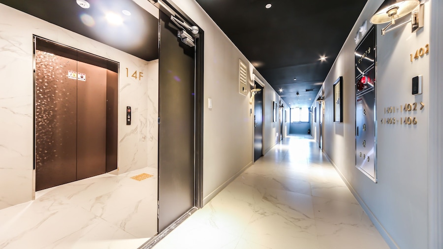 Browndot Hotel - Gold