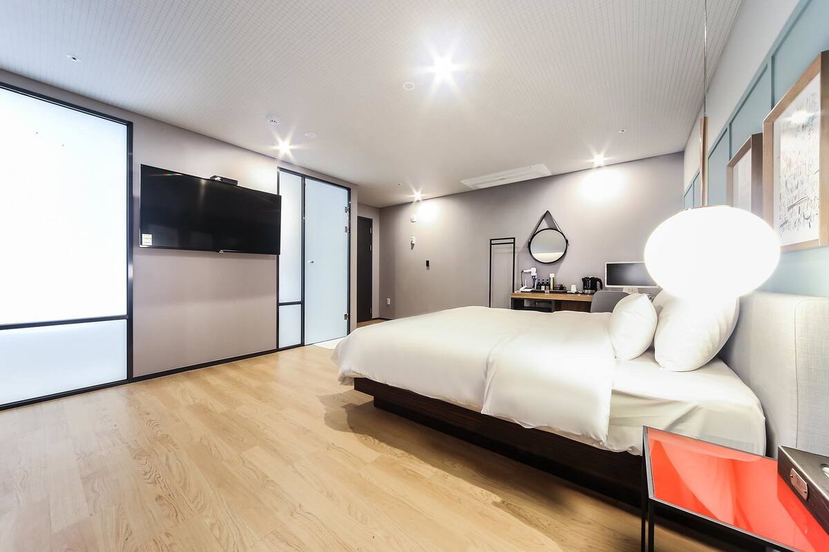 3 bedrooms, egyptian cotton sheets, premium bedding, down duvets