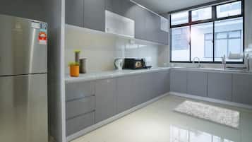 1 House | Private kitchen | Full-sized fridge, microwave, stovetop, coffee/tea maker