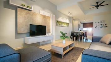 1 House | Living room | Smart TV