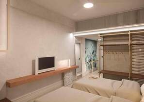 Minibar, iron/ironing board, free WiFi, bed sheets