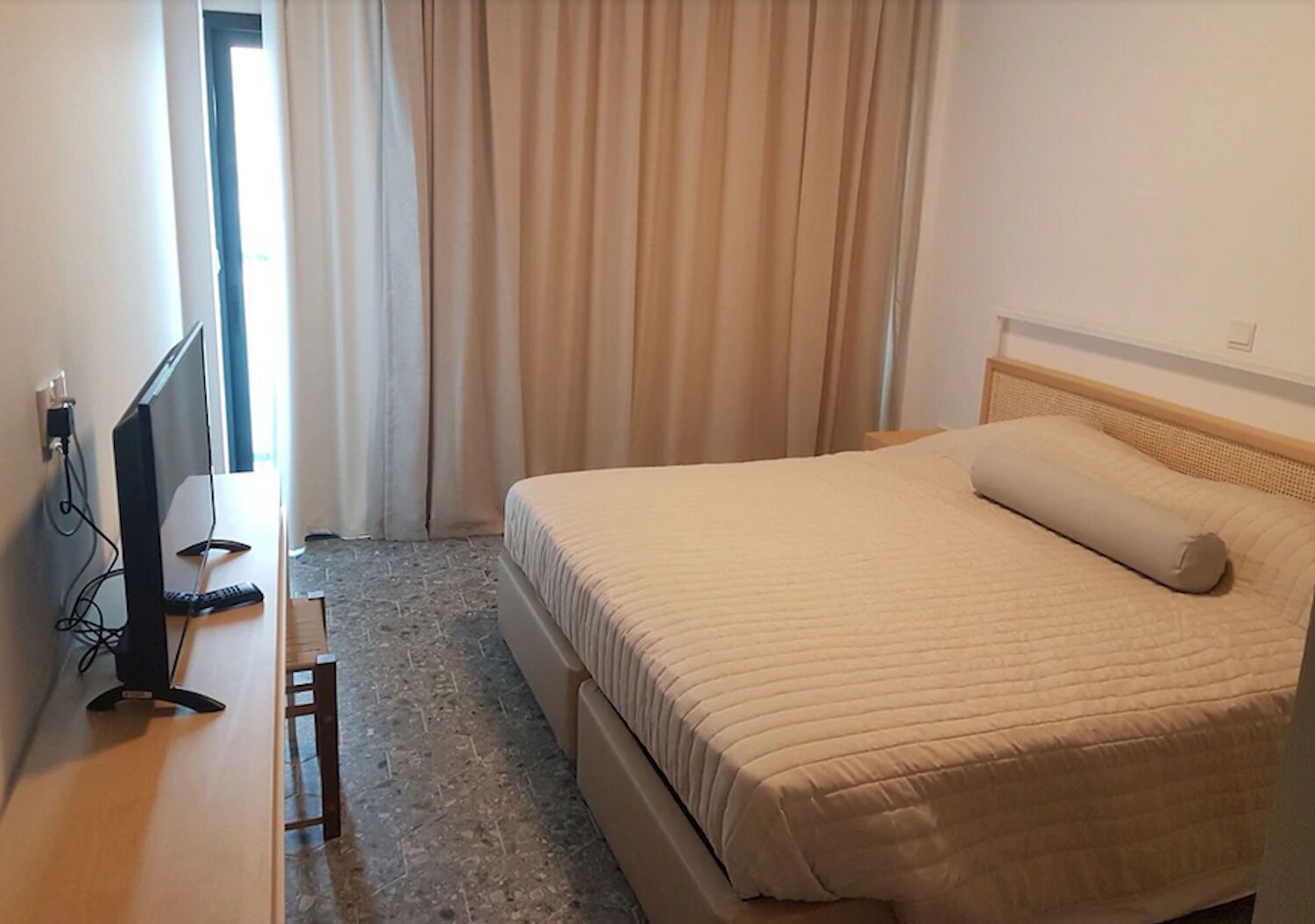 Minibar, fer et planche à repasser, Wi-Fi gratuit, draps fournis