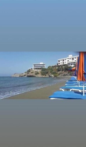 Beach - E.J. Pyrgos Bay Hotel (Kato Pyrgos)