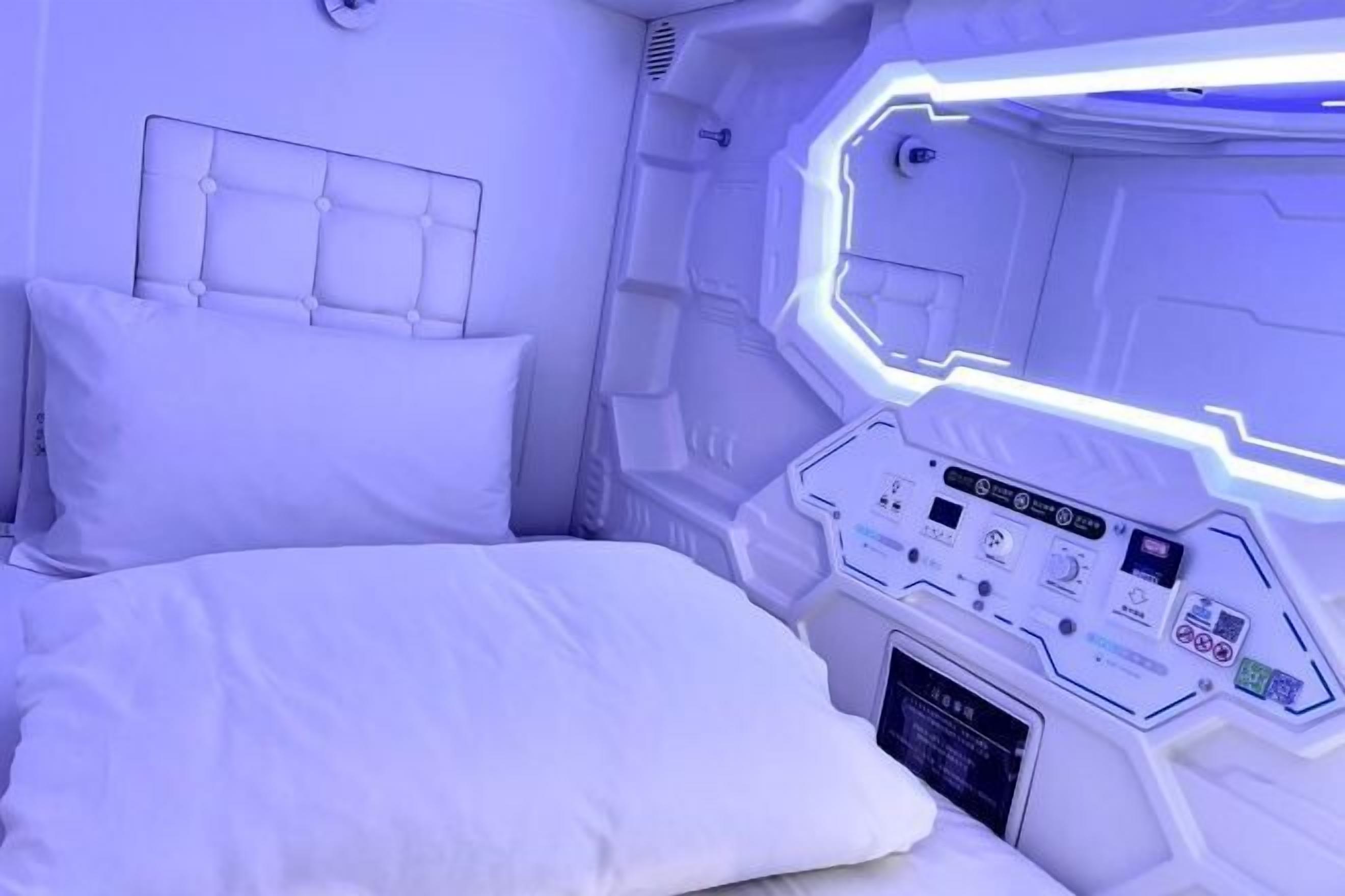 Soundproofing, free WiFi, bed sheets