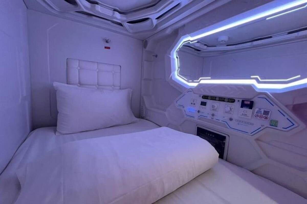 Soundproofing, free WiFi, bed sheets