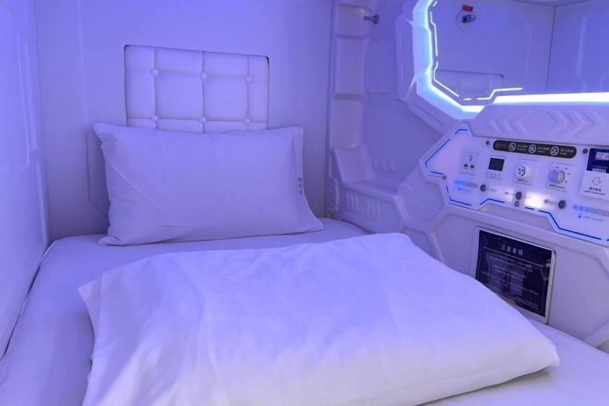 Soundproofing, free WiFi, bed sheets