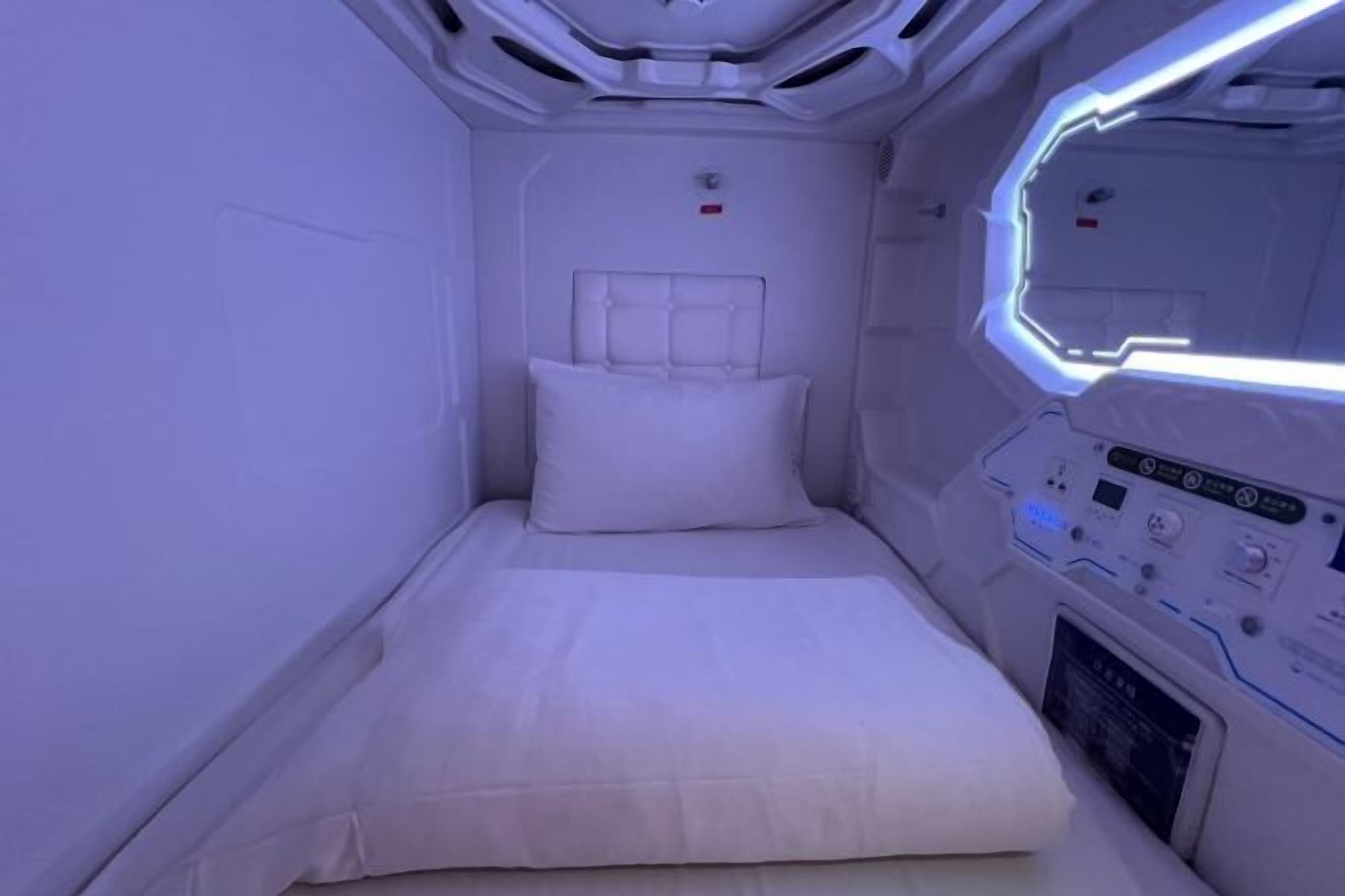 Soundproofing, free WiFi, bed sheets