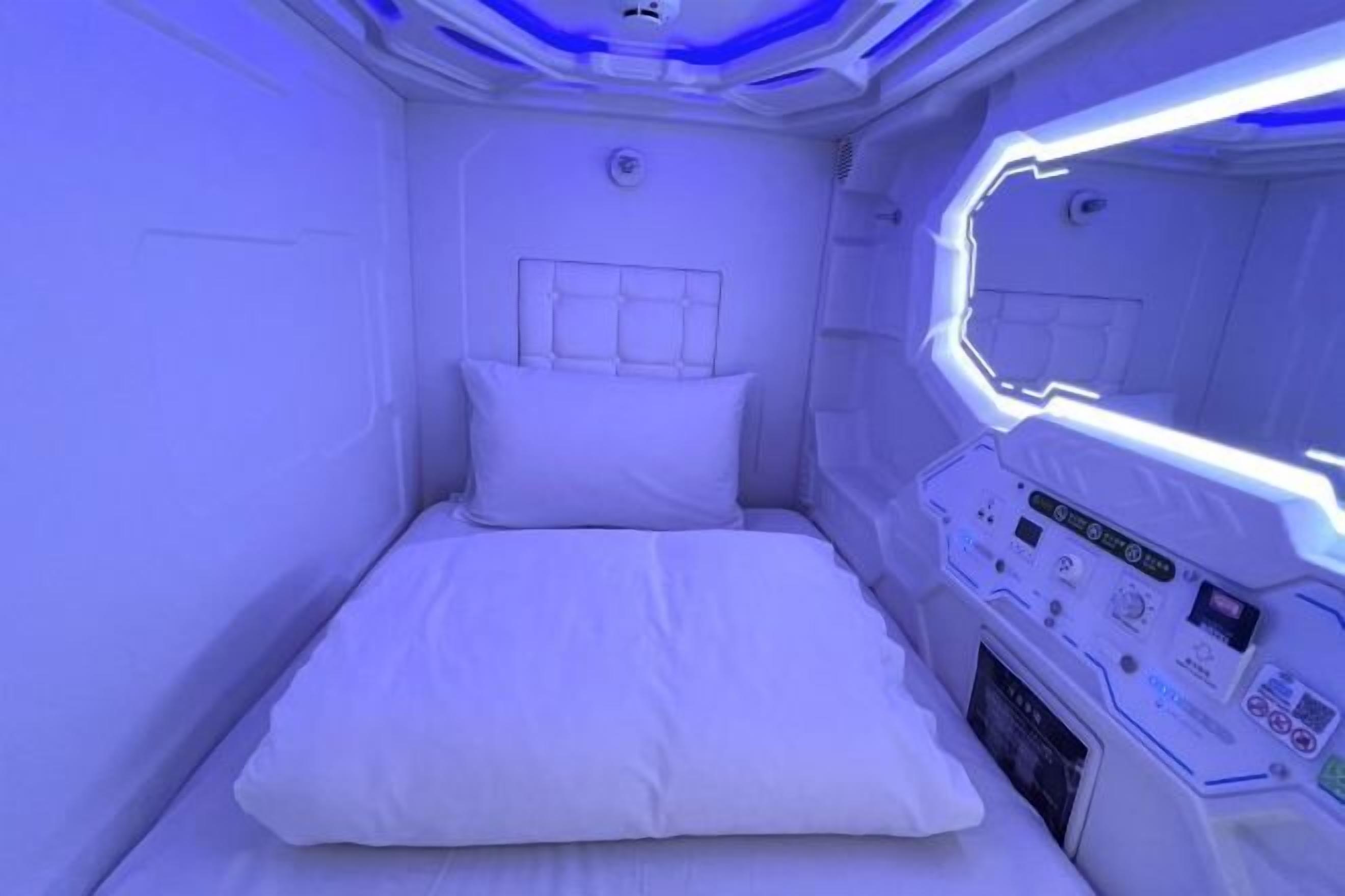 Soundproofing, free WiFi, bed sheets