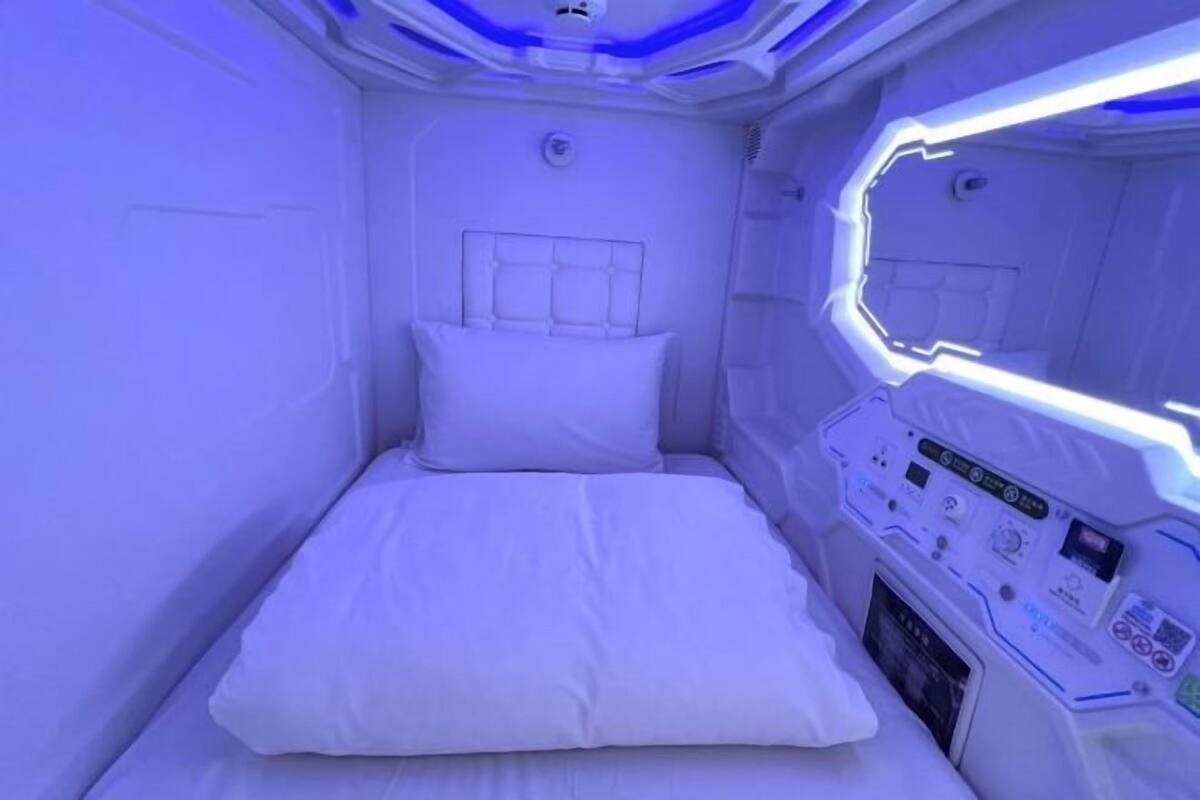 Soundproofing, free WiFi, bed sheets