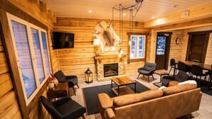Bar (on property) - Iisakki Glass Village (Kuusamo)