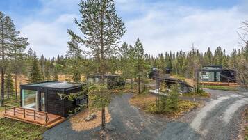 In-room safe, soundproofing, free WiFi, bed sheets