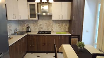 Luxury Apartment (Ulianovskaya str., 9) | Private kitchen | Electric kettle