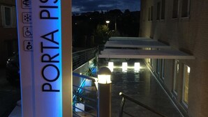 A sign for Porta Pisini with symbols indicating Wi-Fi, parking, and accessibility.