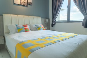 Classic Apartment | 2 bedrooms, desk, laptop workspace, bed sheets