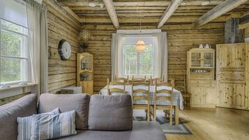 Cottage, 5 kamar tidur, sauna | Area keluarga | TV layar datar dan perapian