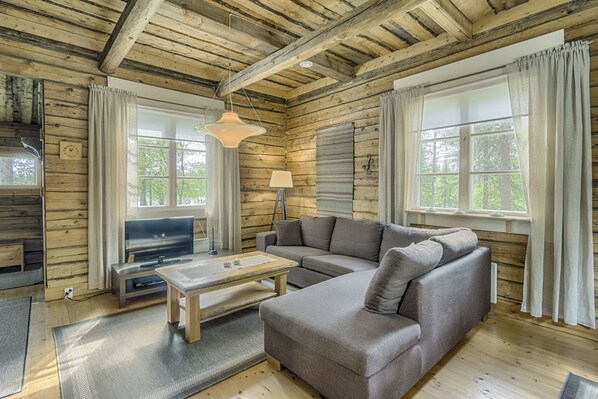 Cottage, 5 chambres, sauna | Coin séjour | Télévision à écran plat, cheminée