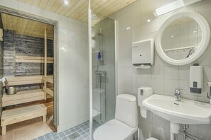 Apartment, 2 Single Beds, Sauna | Bathroom | Shower, towels - Vanhan Karhun apartments (Kuusamo)
