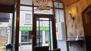 Lobby sitting area - The Blueberry Hotel (Pontypridd)