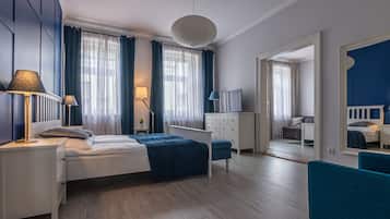 Departamento familiar | Decoración personalizada, muebles diferentes y cortinas blackout