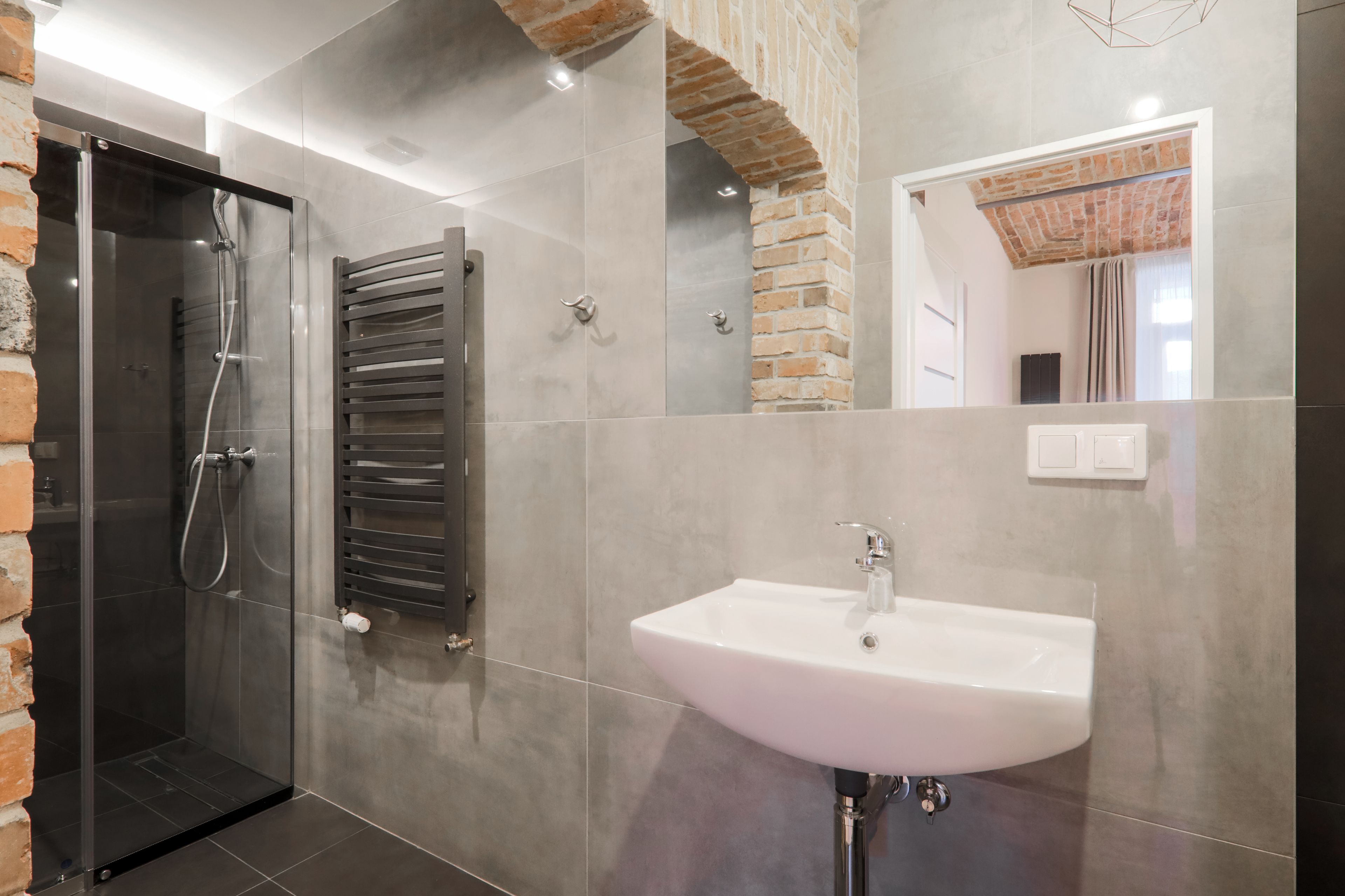 Junior Apartment | Bathroom | Shower, free toiletries, towels, toilet paper