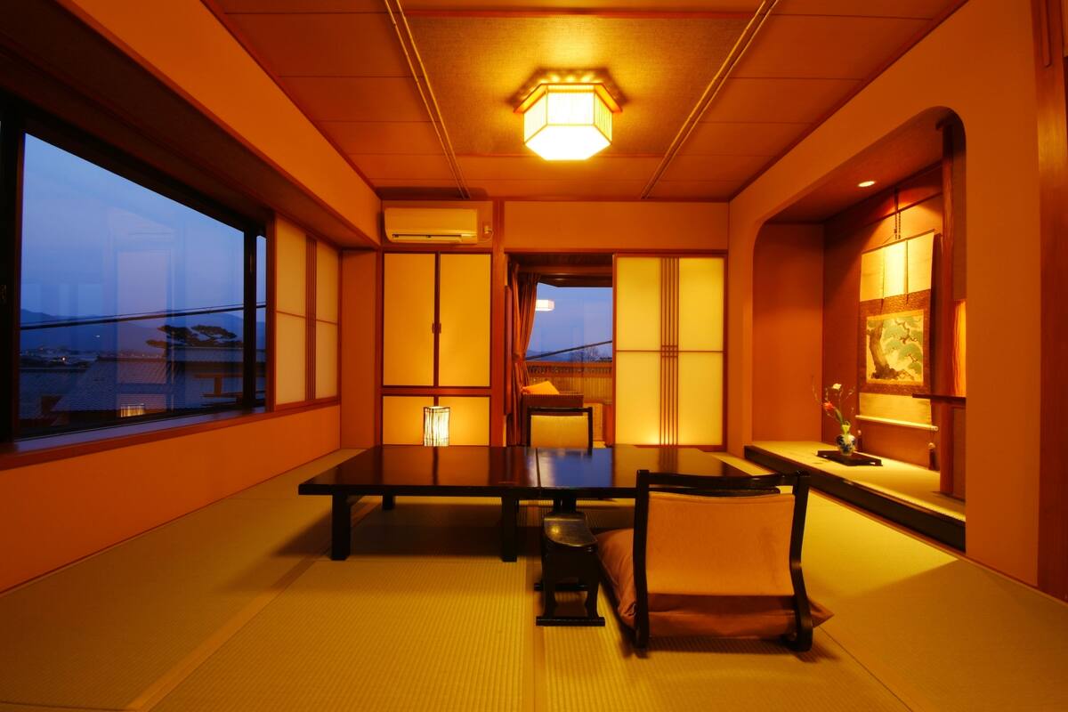 Japanese Style Room For 4 Guests, 12 Tatami-mats