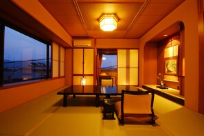 Japanese Style Room For 4 Guests, 12 Tatami-mats | In-room safe, free WiFi - Arashiyama Hanaikada (Kyoto)