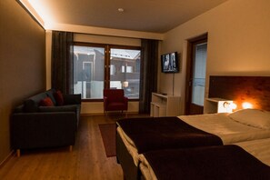 Desk, iron/ironing board, free WiFi, bed sheets - Hotel Arctic Zone (Kuusamo)