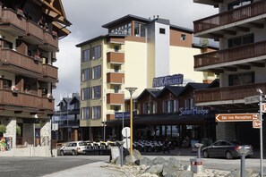 Habitación cuádruple Confort | Vista al patio