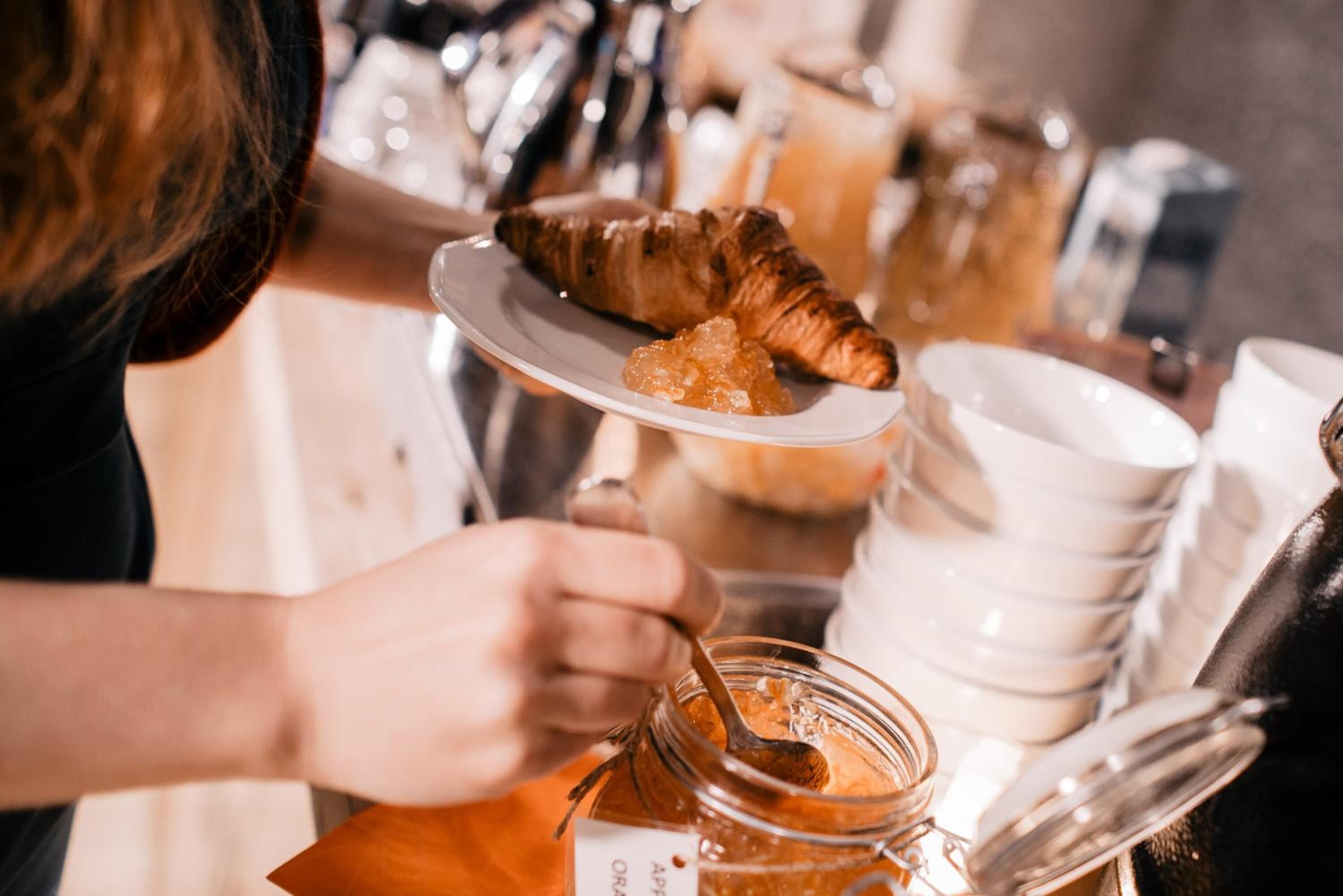 lunch and dinner served, barbecue