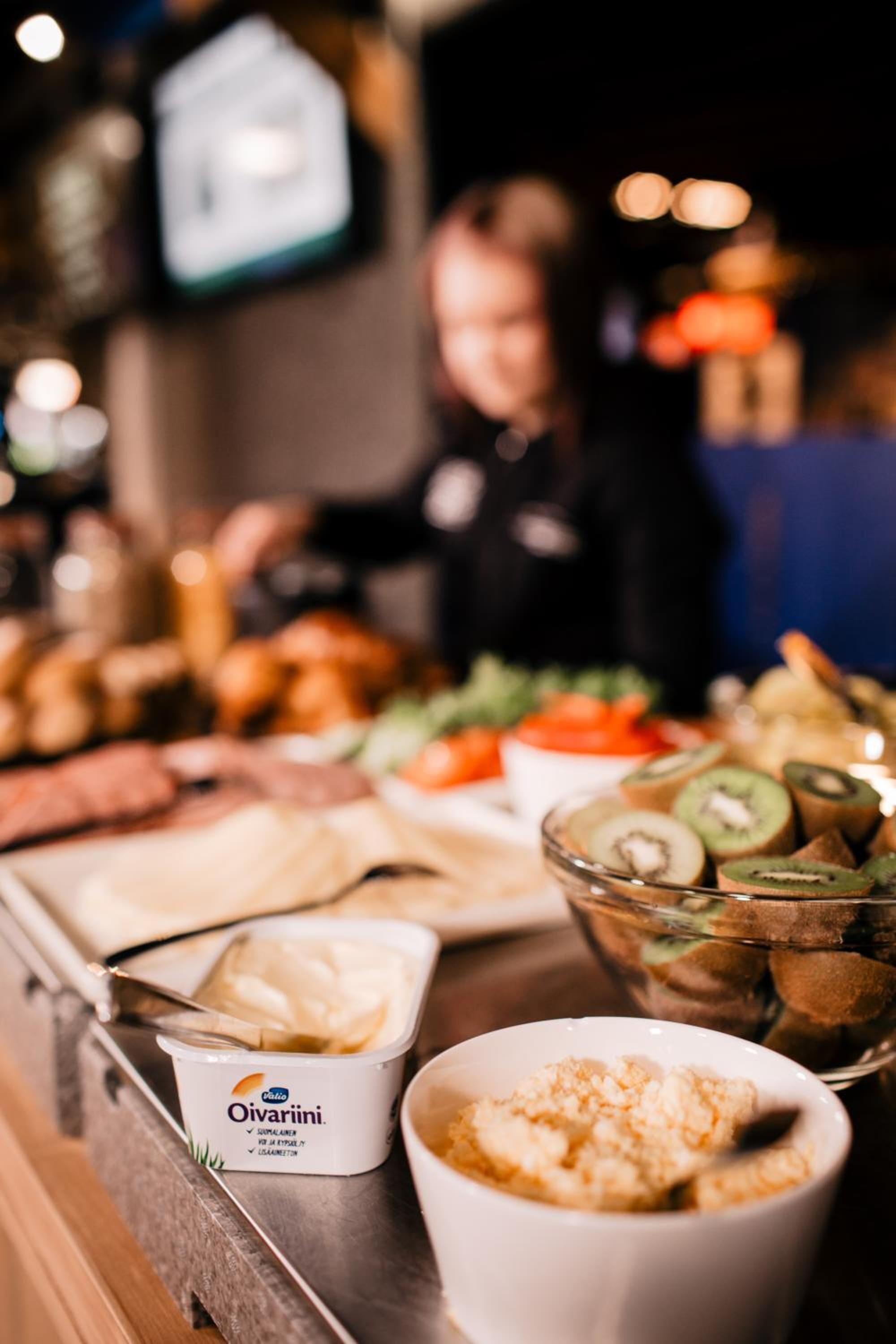 lunch and dinner served, barbecue