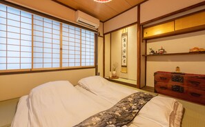 Independent Villa | 2 bedrooms, blackout drapes, free WiFi, bed sheets - KumoMachiya Okazaki (Kyoto)