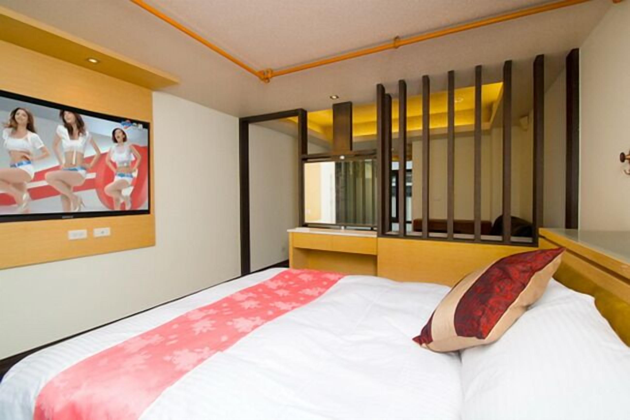 Superior Double Room (Marster 7) | Desk, blackout drapes, free WiFi, bed sheets