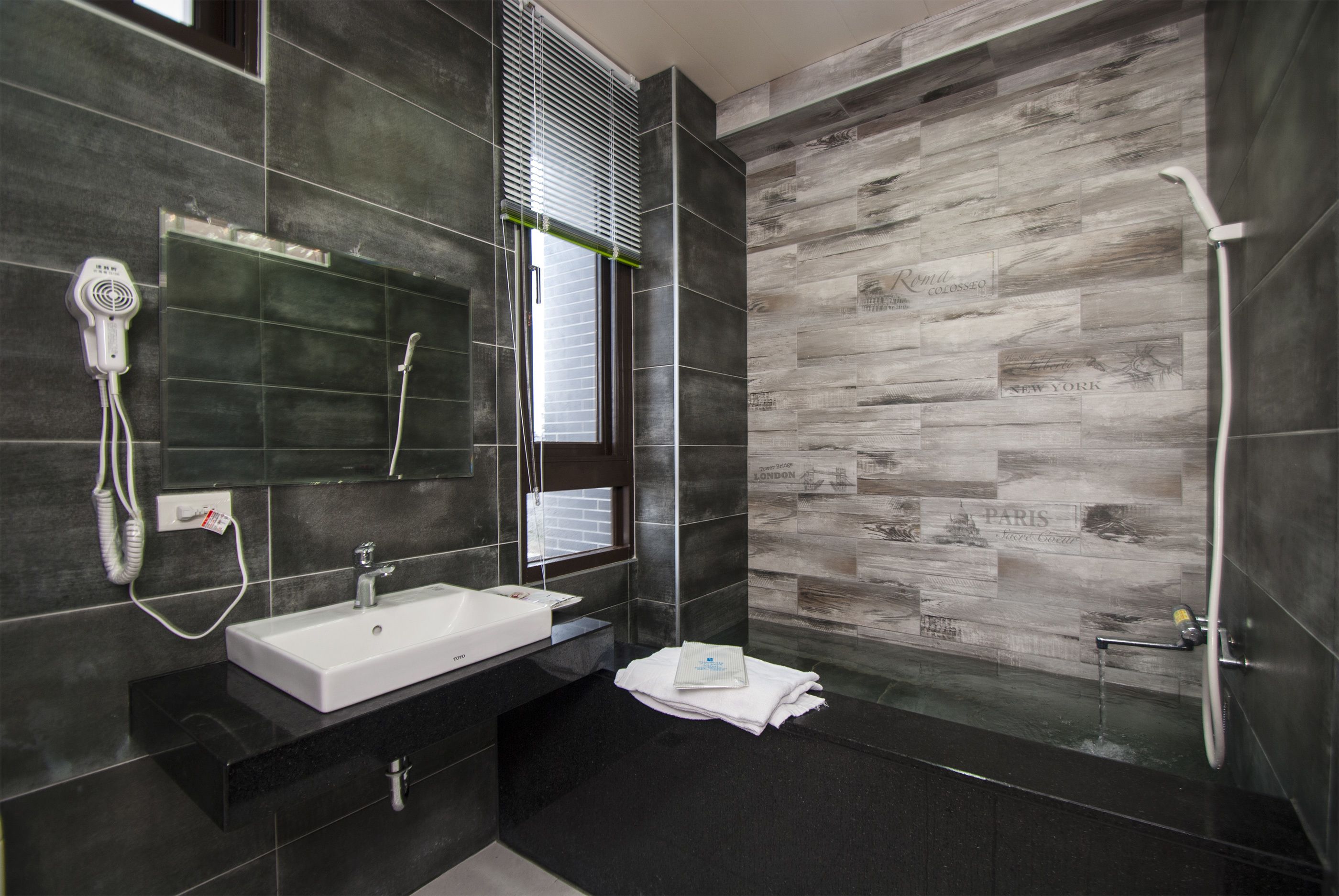Double Room (803) | Bathroom