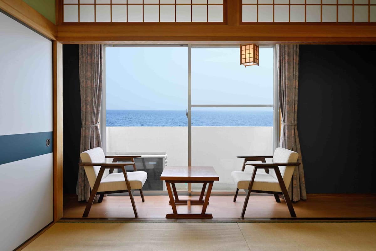 غرفة تقليدية (Japanese Style, 4 Guests) | خزنة داخل الغرفة وواي فاي مجانًا وملاءات أسرّة
