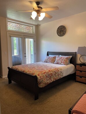 1 bedroom, memory foam beds, free WiFi, bed sheets - Perfect 4 Season Destination w/ Tesla charging! (Huntsville)