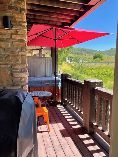 Perfect 4 Season Destination w/ Tesla charging!