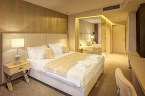 Superior Double Room, Sea View | Minibar, in-room safe, desk, laptop workspace - Hotel Maritim (Krk)