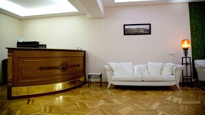 Lobby sitting area - Hotel Satori (Tbilisi)