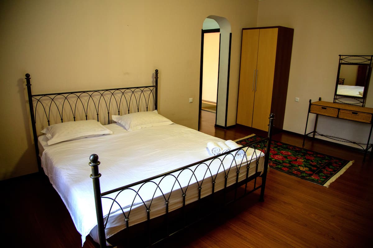 Hypo-allergenic bedding available, memory foam beds, desk
